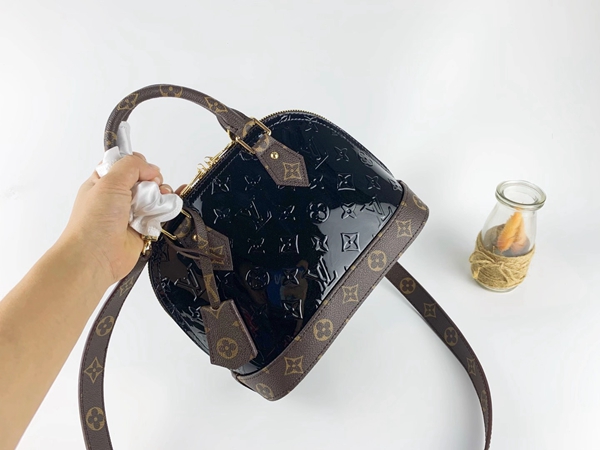 ルイヴィトンバッグ正面デザイン